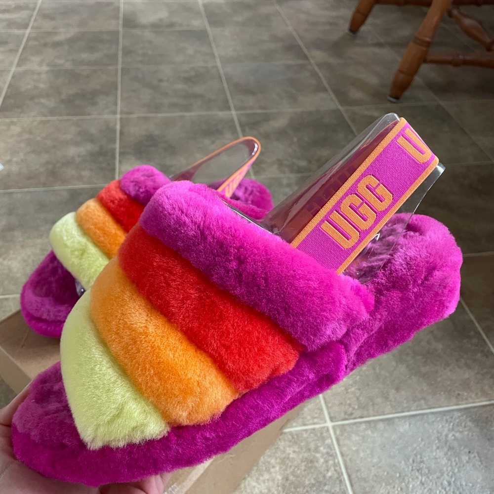 UGG FLUFFY - Picture 2 of 4